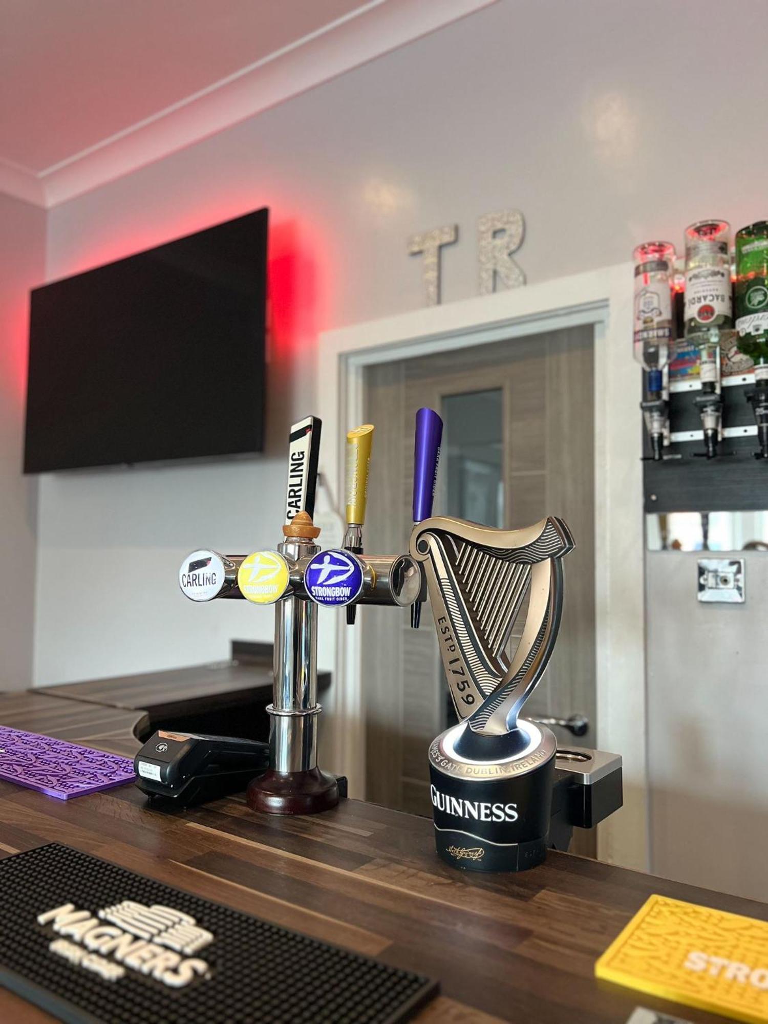 Tudor Rose Hotel Blackpool Bagian luar foto
