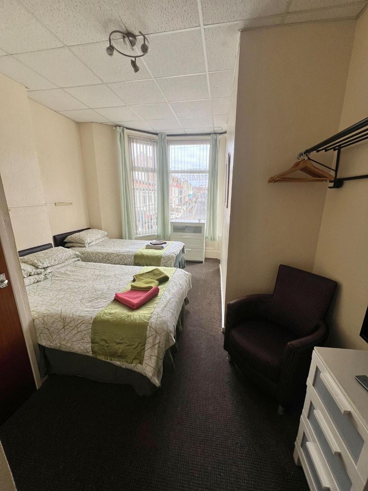 Tudor Rose Hotel Blackpool Bagian luar foto