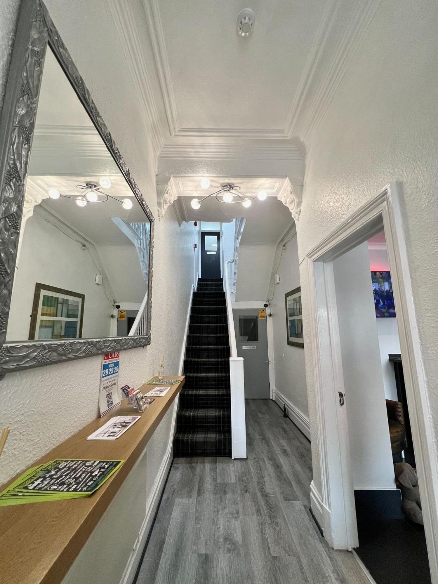 Tudor Rose Hotel Blackpool Bagian luar foto